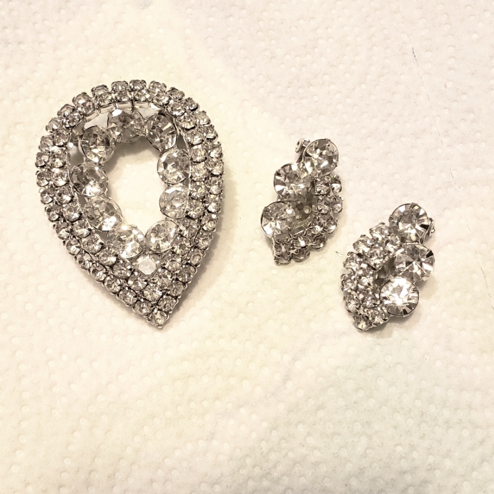 Vintage unsigned demi set. Cl8p on earrings and brooch.